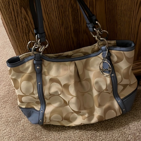 Coach Handbags - Beautiful Coach purse